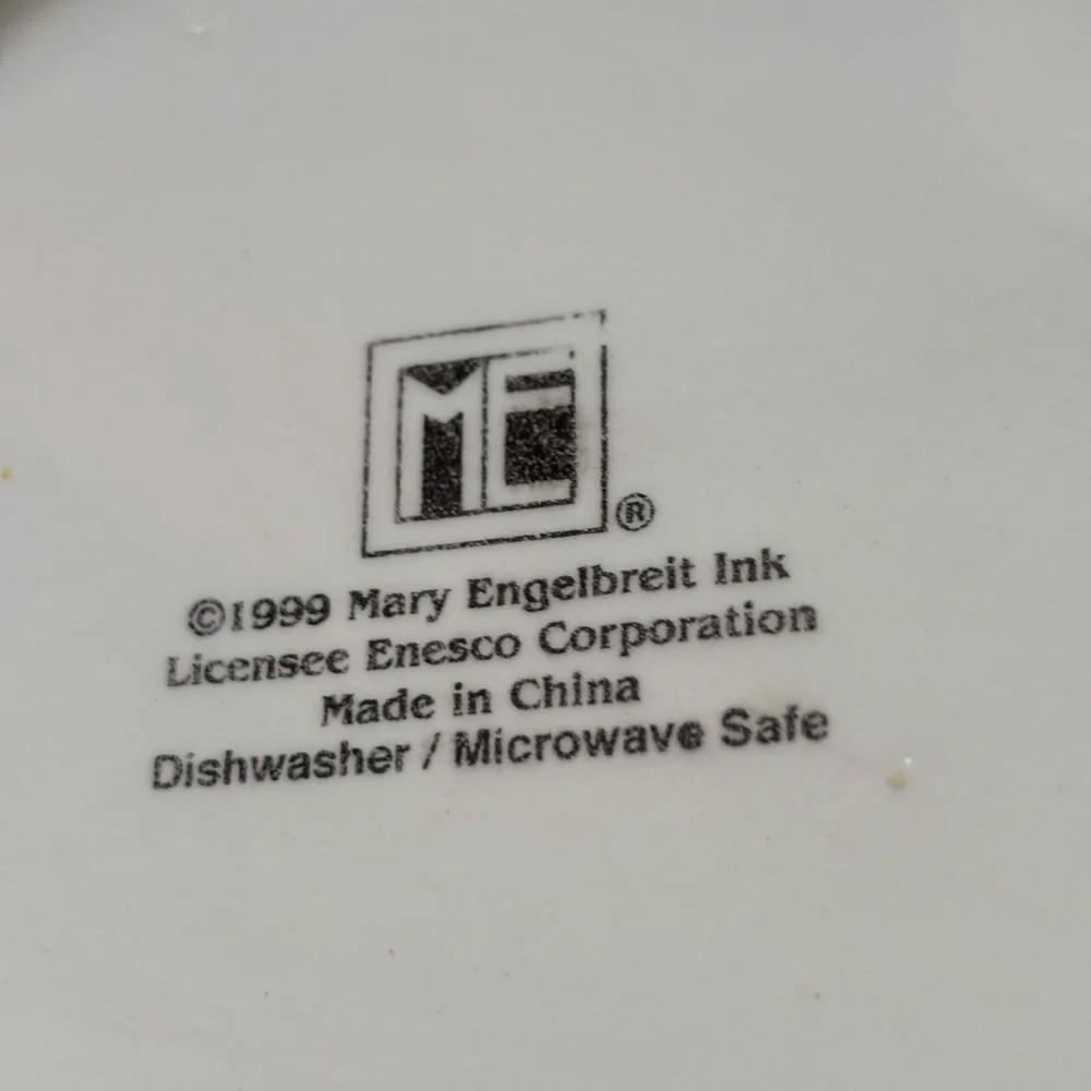 Set of 2 Mary Engelbreit Queen of the Kitchen- Mind Your Manners Salad Plates